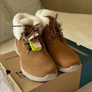 NWT Skechers Performance On-The-Go Joy boot